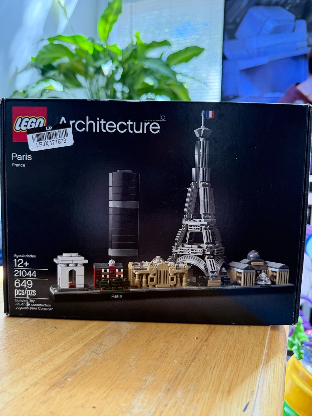 Lego Architecture Paris Skyline Set - Black, Tan, White, Red, Blue